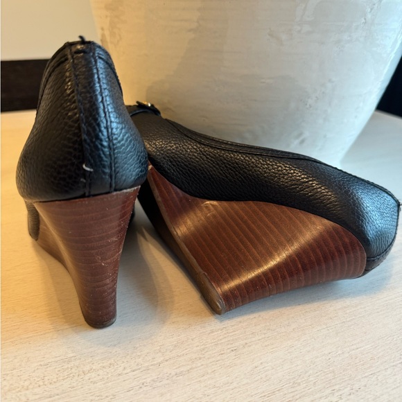 Tory Burch Leticia Black and Gold Peep-Toe Heels - Picture 5 of 6